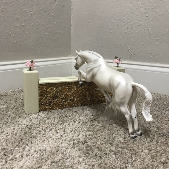 Traditional handmade Breyer horse Jump - Picture 4 of 5